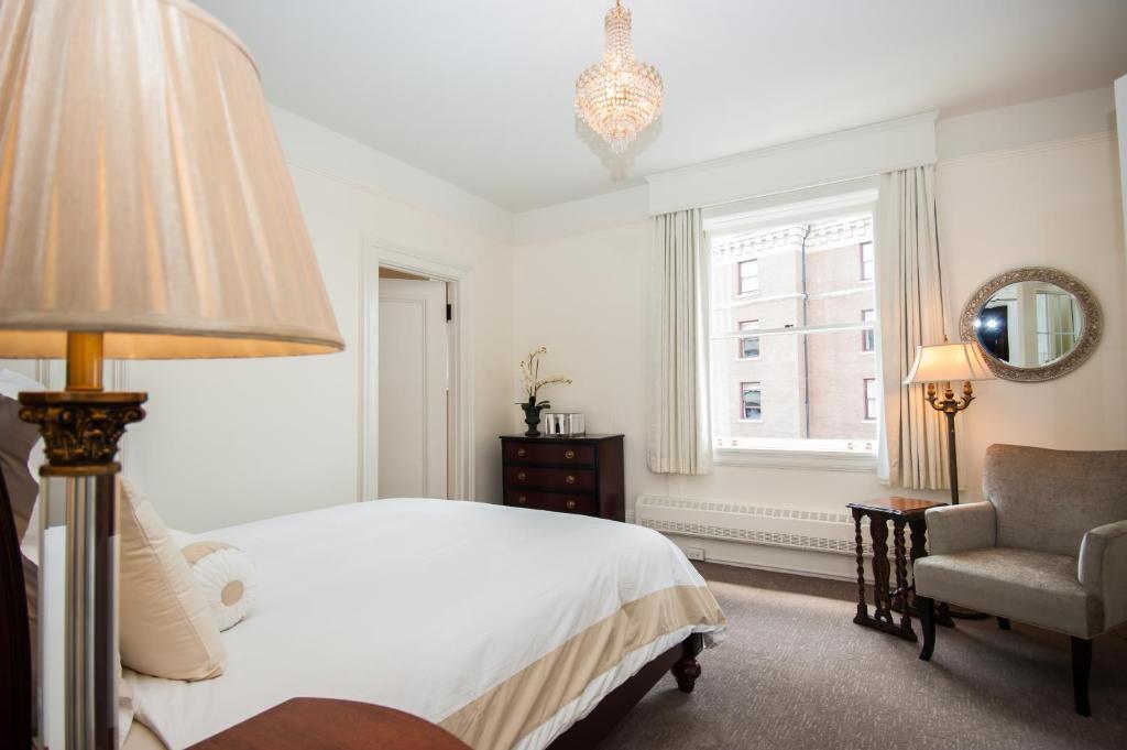 The At The Union Club Of British Columbia 4*